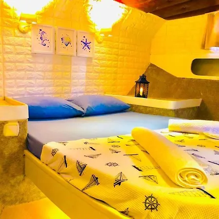 Bateau-hôtel Emir Timur