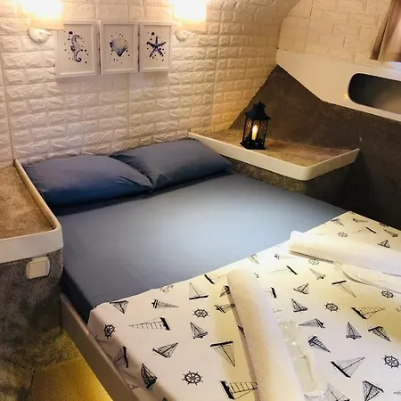 Bateau-hôtel Emir Timur *